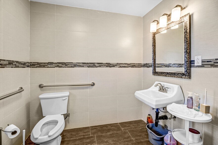More Photos Of 5604-5608 Rosemead Blvd, Temple City Storefront Retail Residential For Lease