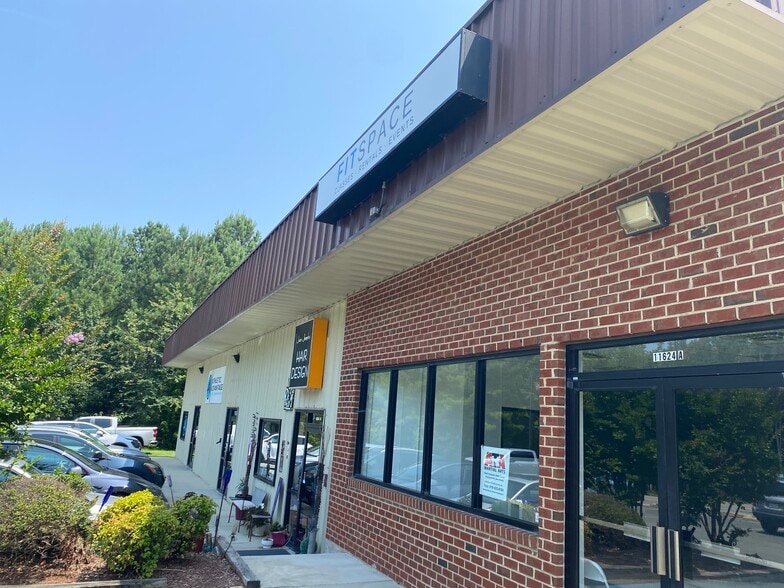 More Photos Of 11624 N US 15-501, Chapel Hill Freestanding For Lease