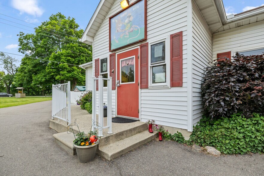 More Photos Of 7739 Clyde Rd, Fenton Specialty For Sale