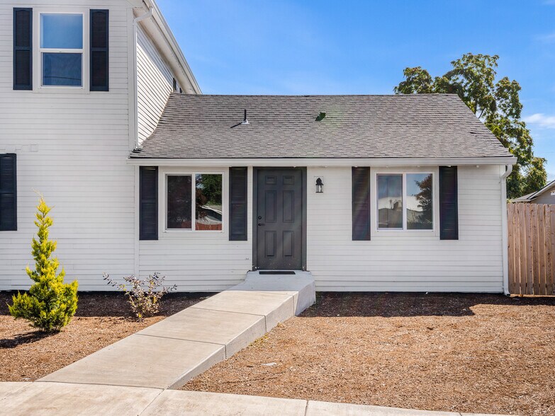 More Photos Of 525 SW 4th Ave, Canby Apartments For Sale