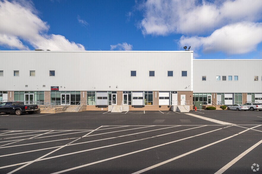 More Photos Of 411 Waverley Oaks Rd, Waltham Light Manufacturing For Lease