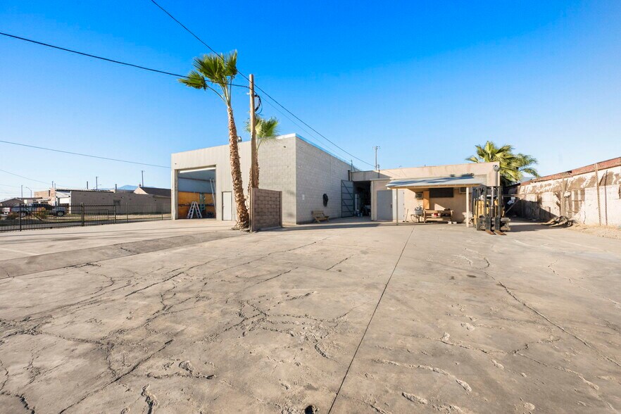 More Photos Of 1033-1047 W 3rd St, San Bernardino Warehouse For Sale