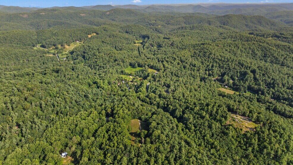 More Photos Of 122 Highlands View Rd, Highlands Specialty For Sale