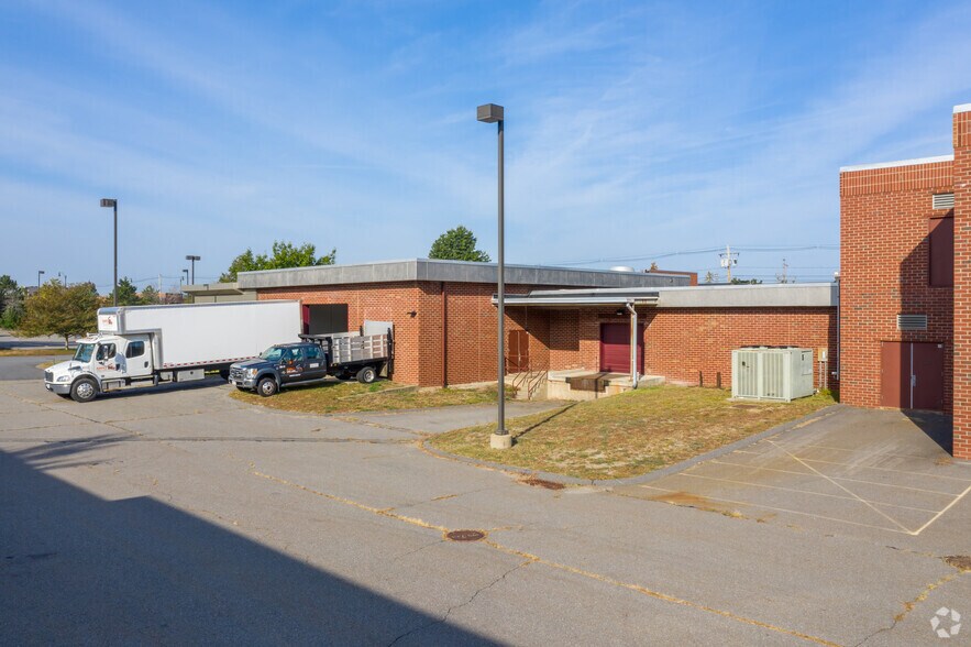 More Photos Of 78 Barnum Rd, Devens Light Manufacturing For Lease