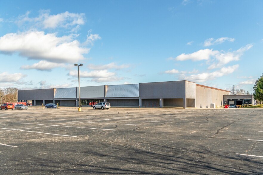 More Photos Of 5513-5567 Bigger Rd, Kettering Storefront For Sale