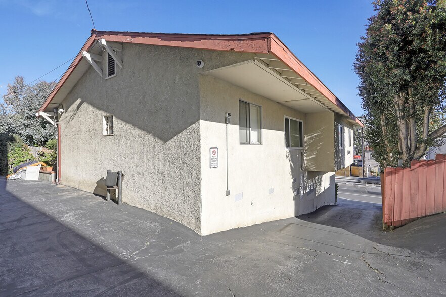 More Photos Of 153-157 W Channel Rd, Santa Monica Apartments For Sale