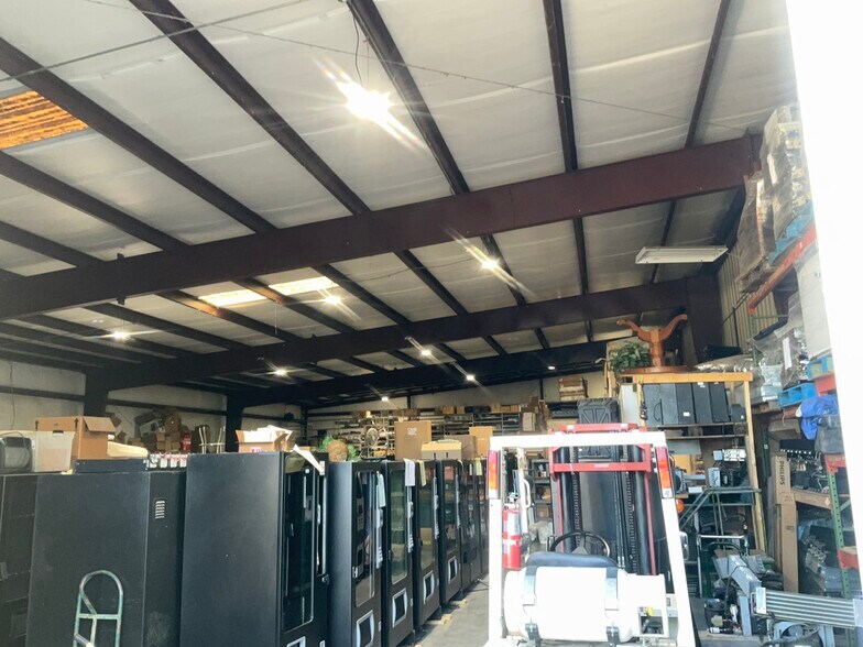 More Photos Of 11607 Prospect Dr, Odessa Manufacturing For Sale