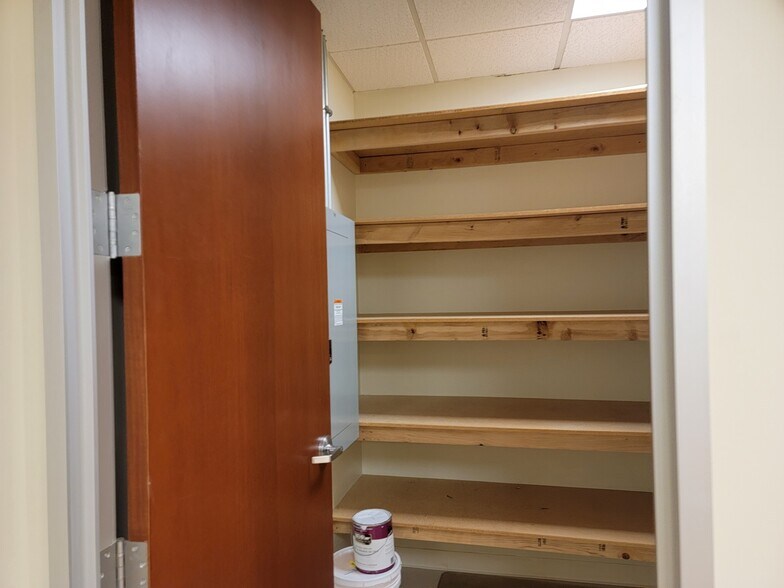 More Photos Of 3281 E Guasti Rd, Ontario Unknown For Lease