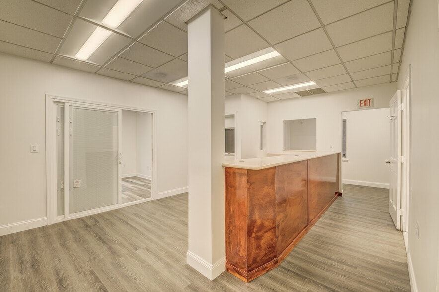 More Photos Of 4609 Pinecrest Office Park Dr, Alexandria Medical For Sale