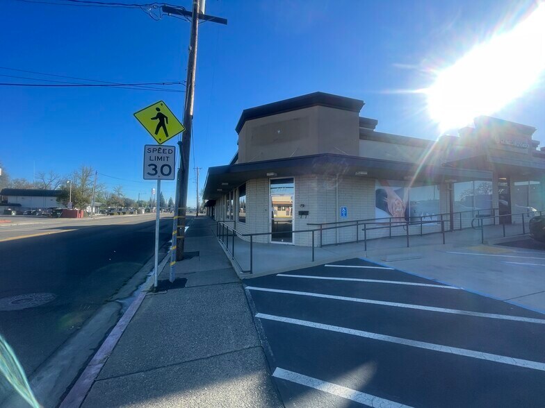 More Photos Of 2139 North St, Anderson Storefront Retail Office For Lease