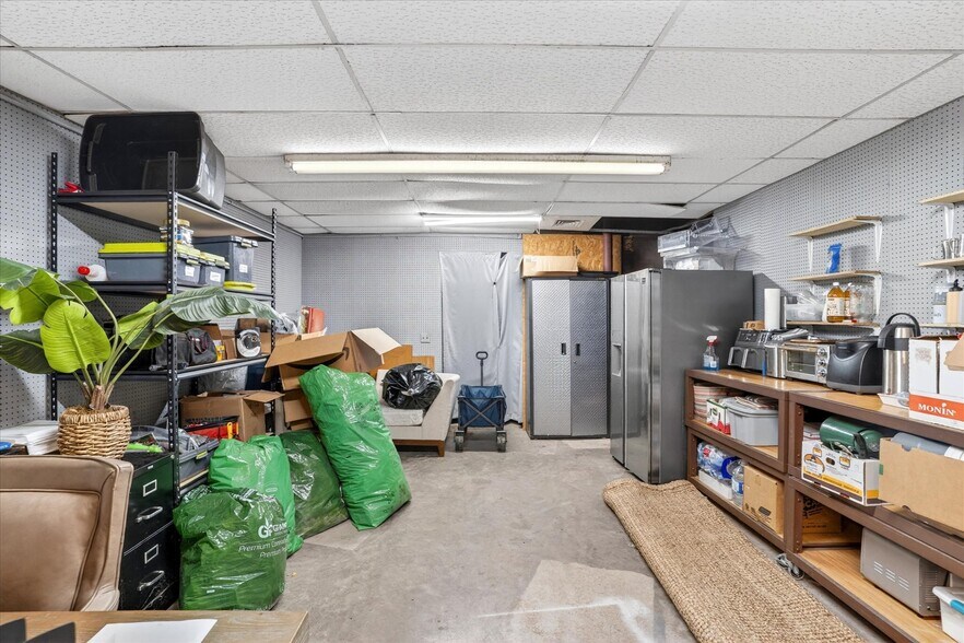 More Photos Of 33 W Olive St, Aurora General Retail For Sale