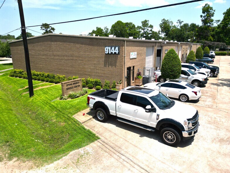 More Photos Of 9135 Spring Branch Dr, Houston Unknown For Lease