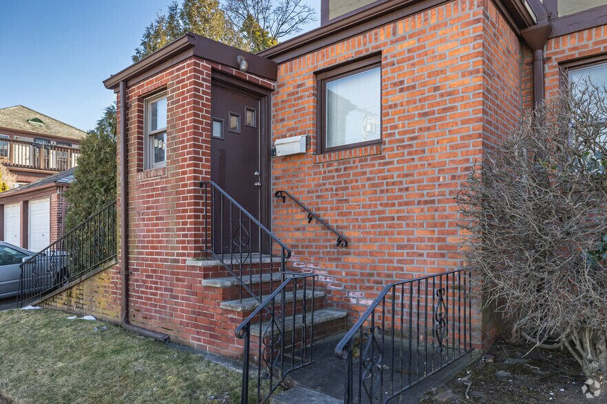 More Photos Of 190-04 Union Tpke, Flushing Office Residential For Lease