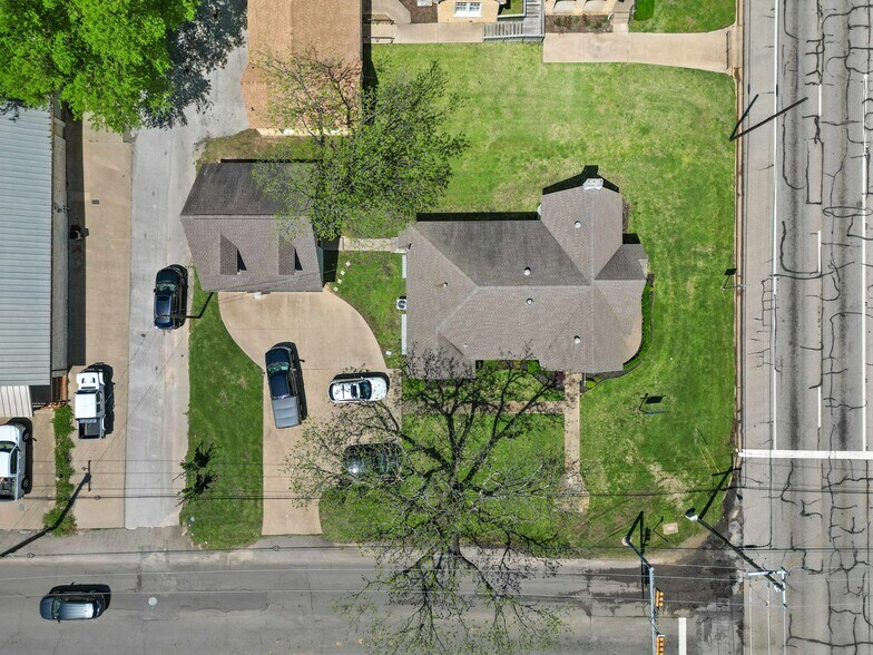 More Photos Of 209 S Main St, Lindale Loft Creative Space For Sale