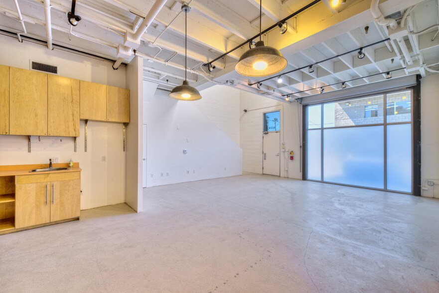 More Photos Of 1633-1639 Electric Ave, Venice Light Manufacturing For Lease