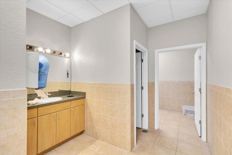 More Photos Of 2504 Merchant Ave, Odessa Warehouse For Lease