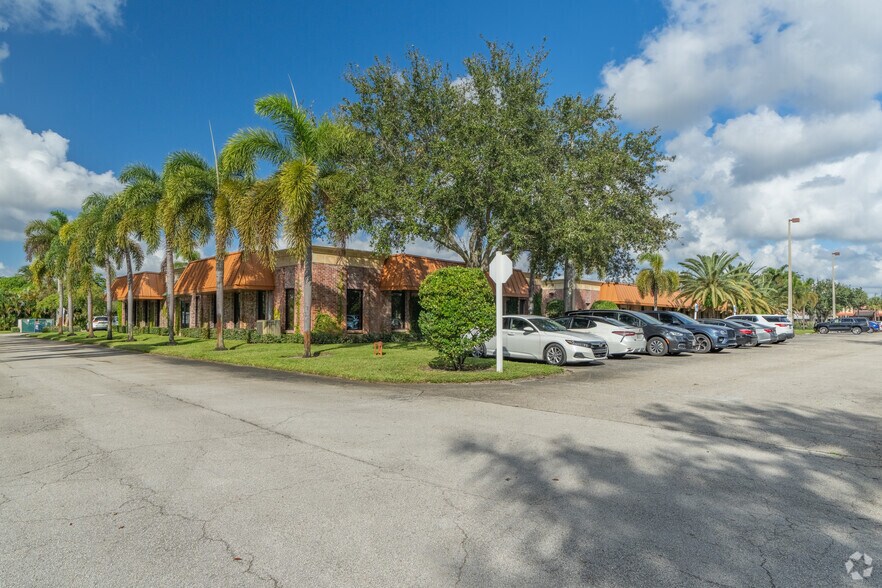 More Photos Of 541 S State Road 7, Margate Unknown For Lease