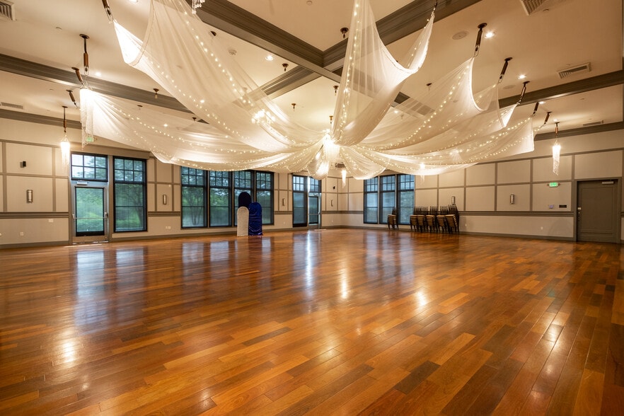 More Photos Of 3920 Gulf Fwy, Dickinson Lodge Meeting Hall For Sale
