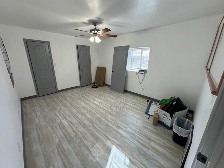 More Photos Of 2001 Crane Ave, Odessa Warehouse For Lease