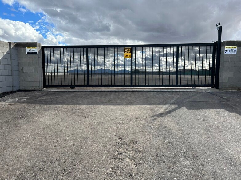 More Photos Of 12417 W Glendale Ave, Glendale Land For Lease