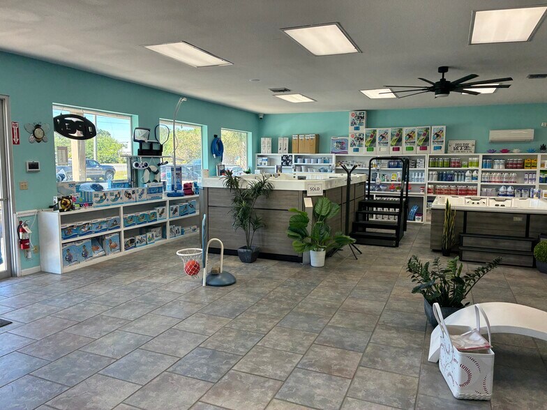 More Photos Of 3480 Gulf Breeze Pky, Gulf Breeze General Retail For Sale