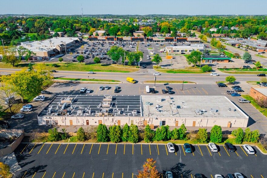 More Photos Of 41431-41583 W 10 Mile Rd, Novi Freestanding For Lease