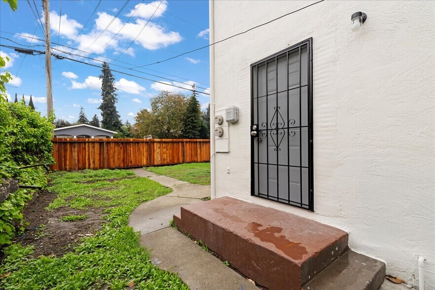 More Photos Of 688 Grove Way, Hayward Apartments For Sale