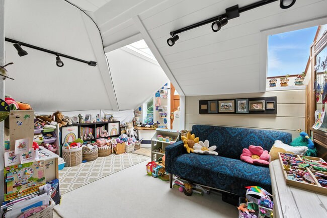 More Photos Of 575 Myrtle St, Half Moon Bay Apartments For Sale