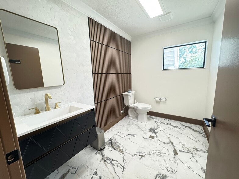 More Photos Of 8421 Baymeadows Way, Jacksonville Loft Creative Space For Lease