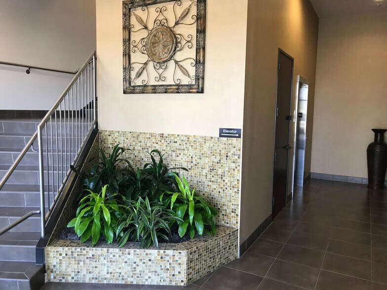 More Photos Of 3715 E Overland Rd, Meridian Medical For Lease