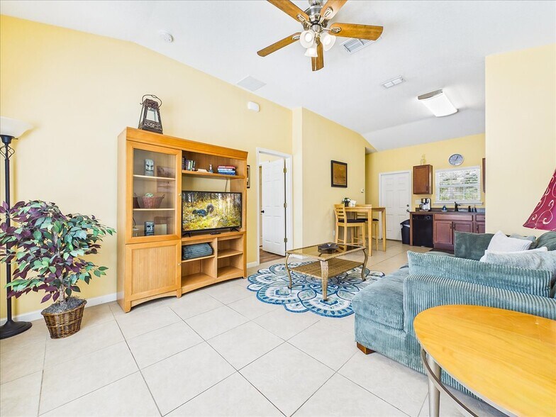 More Photos Of 100 Pilothouse Ct, Palatka Multifamily For Sale