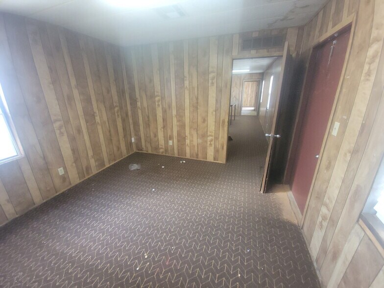 More Photos Of 1470 W Uzona Ave, Hildale Manufacturing For Lease