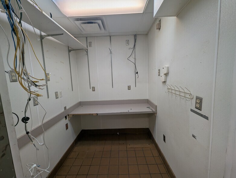 More Photos Of 816 E Front St, Traverse City Fast Food For Lease