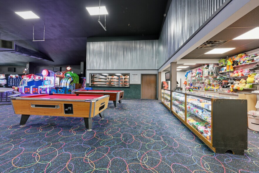 More Photos Of 357 NW Hall Of Fame Dr, Lake City Skating Rink For Sale