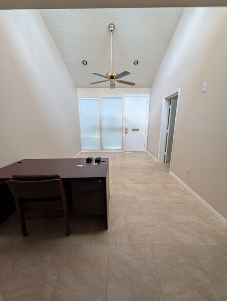 More Photos Of 14343 Torrey Chase Blvd, Houston Office For Sale