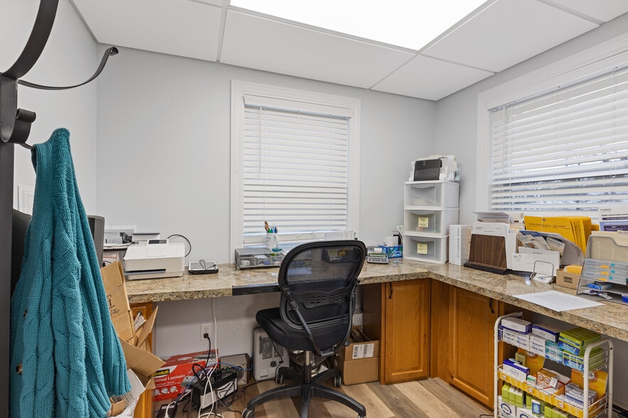 More Photos Of 166 Silver St, Waterville Medical For Sale