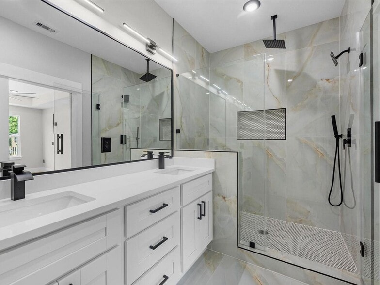 More Photos Of 1030 Reverend B J Lewis dr, Houston Apartments For Sale