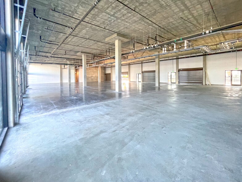 More Photos Of 2121 Wood St, Oakland Flex For Lease