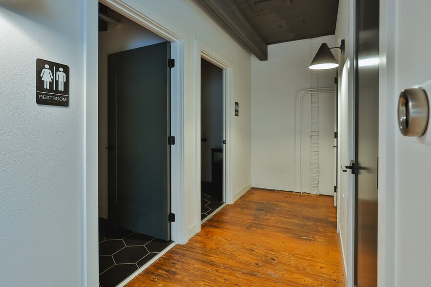 More Photos Of 611 Broadway, Lubbock Storefront For Sale