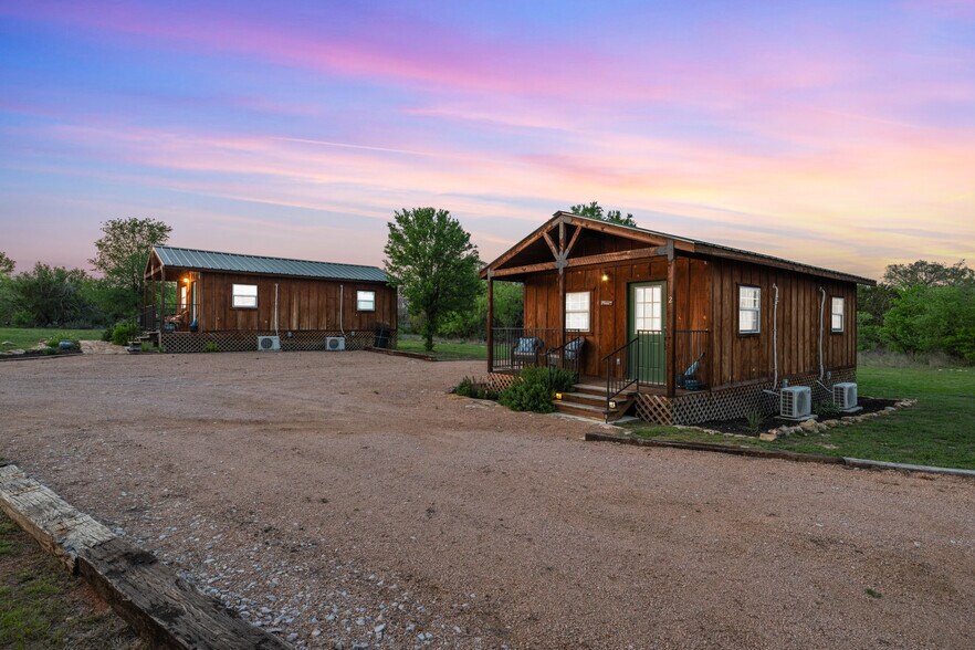 More Photos Of 212 Co 413 rd, Spicewood Hotel For Sale