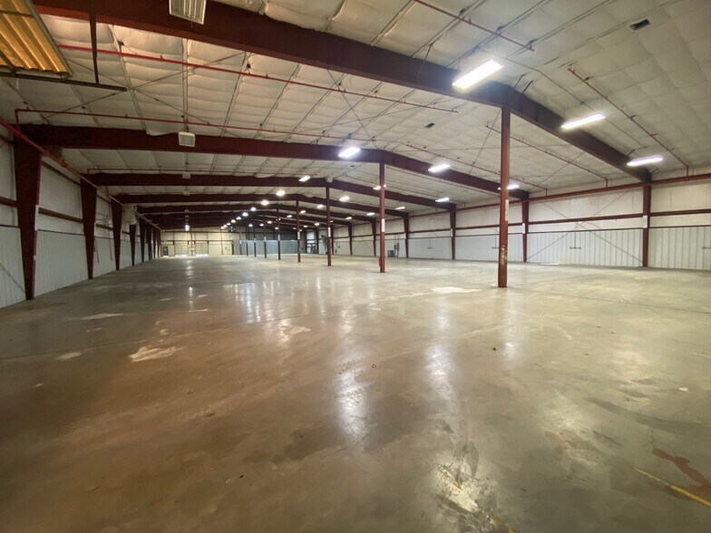 More Photos Of 2921 E 290 Rd, Grove Manufacturing For Lease