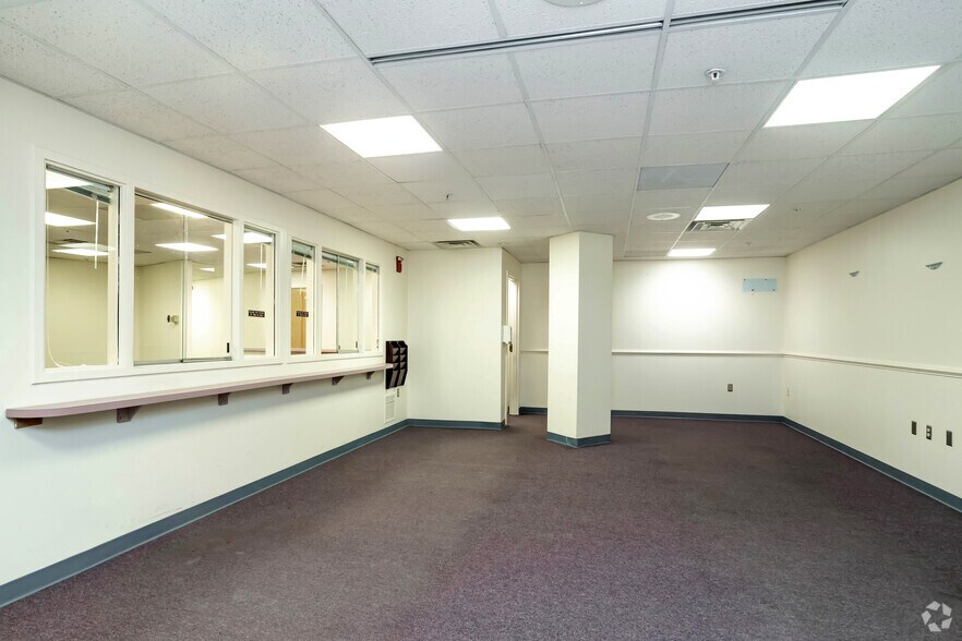 More Photos Of 5100 W Taft Rd, Liverpool Medical For Lease