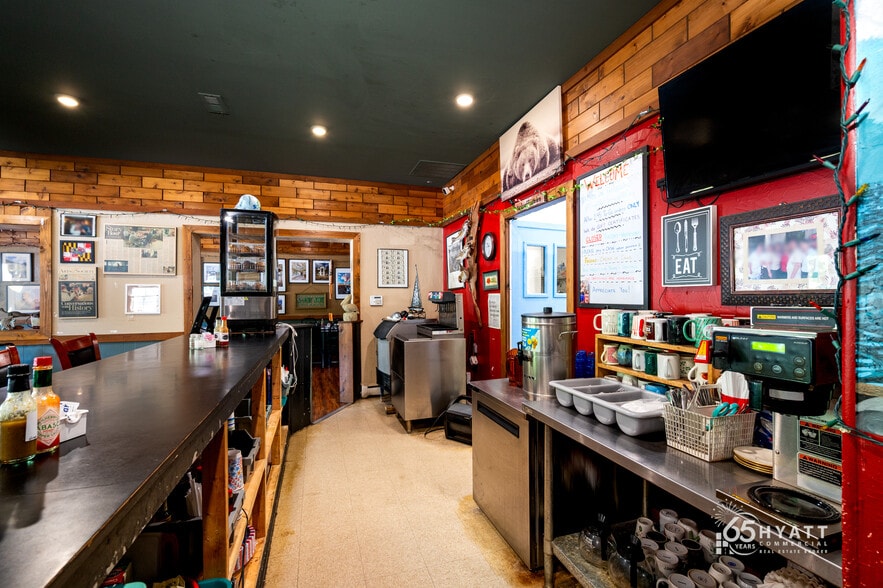 More Photos Of 1466 Snug Harbor Rd, Shady Side Storefront Retail Residential For Sale