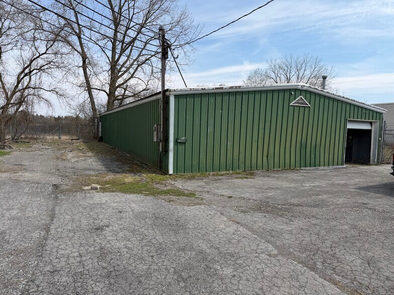 More Photos Of 7651 Seneca St, East Aurora Flex For Lease