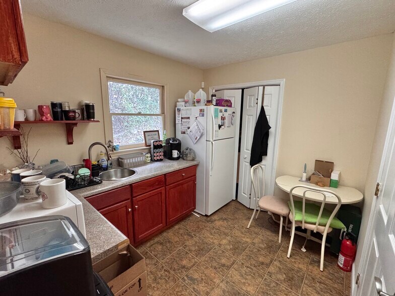 More Photos Of 471 S Main St, Cleveland Office For Sale