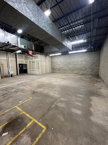 More Photos Of 412 Wurtland Ave, Greenup Freestanding For Lease