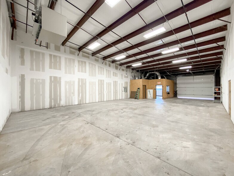 More Photos Of 7308 NW 164th St, Edmond Warehouse For Lease