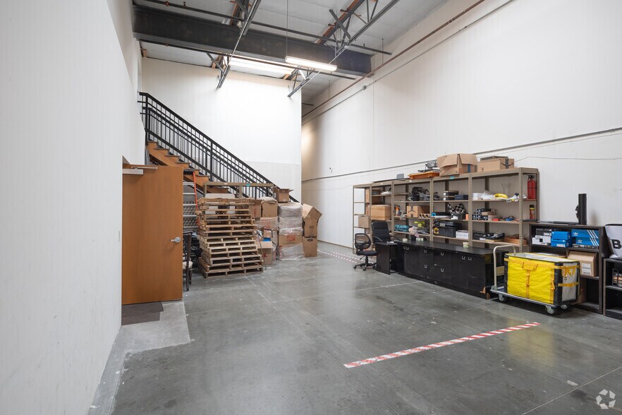 More Photos Of 61 Post, Irvine Flex For Sale