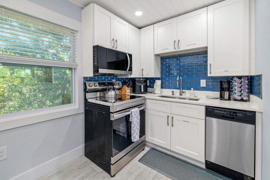 More Photos Of 9022 Midnight Pass Rd, Sarasota Apartments For Sale