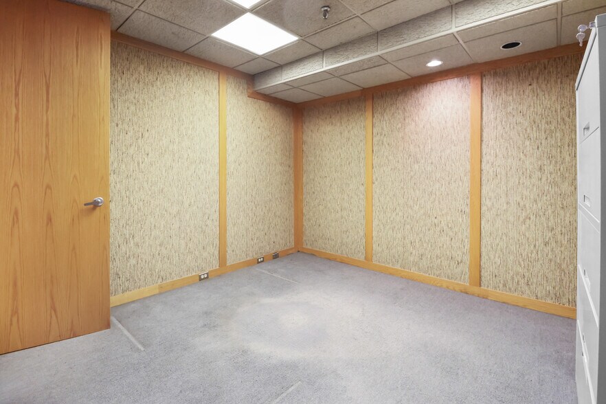 More Photos Of 11503 100th Ave NW, Edmonton Apartments For Sale